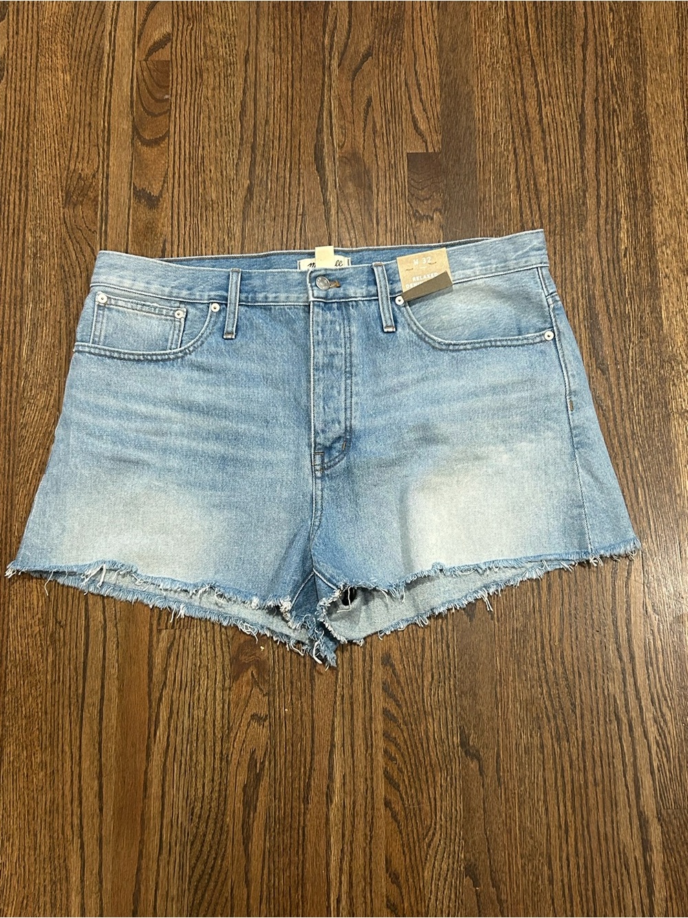 Madewell Relaxed Denim Shorts NWT Size 32 Button Fly Raw Hem Light Wash